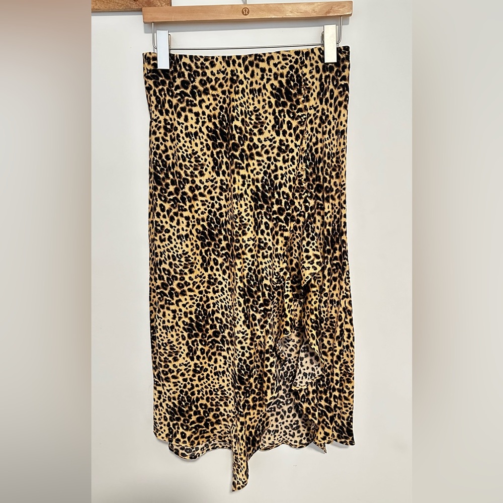 Leopard printed midi skirt with ruffles and slit